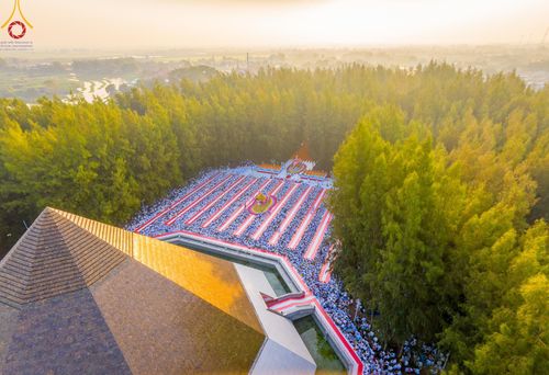 ภาพ No.107399:พิธีตักบาตรพระธรรมยาตราฯ ในโครงการธรรมยาตรากตัญญูบูชา มหาปูชนียาจารย์ พระมงคลเทพมุนี(สด จนฺทสโร) พระผู้ปราบมาร ปีที่ 12 ณ อนุสรณ์สถานมหาวิหารพระมงคลเทพมุนี อ.สองพี่น้อง จ.สุพรรณบุรี วันที่ 7 มกราคม พ.ศ. 2567