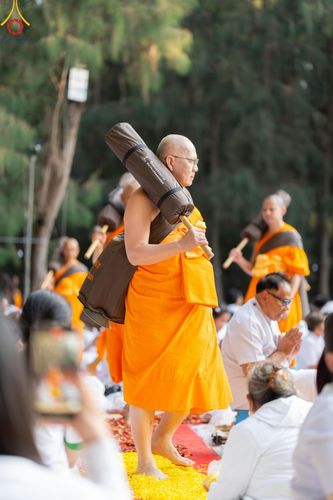 ภาพ No.188783:พิธีต้อนรับพระธรรมยาตรา ในโครงการธรรมยาตรา กตัญญูบูชา มหาปูชนียาจารย์ พระมงคลเทพมุนี(สด จนฺทสโร) พระผู้ปราบมาร อนุสรณ์สถาน 7 แห่ง ปีที่ 13 วันที่ 3 มกราคม พ.ศ. 2568 ณ อนุสรณ์สถานมหาวิหารพระมงคลเทพมุนี (โลตัสแลนด์) อ.สองพี่น้อง จ.สุพรรณบุรี