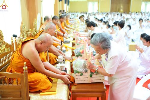 ภาพ No.89780:พิธีวางแผ่นจารึกชื่อ เพื่อนำไปประดิษฐานไว้ในฐานองค์พระประธาน เนื่องในโอกาสครบรอบ 10 ปี ศูนย์ปฏิบัติธรรมนครราชสีมา วันอาทิตย์ที่ 24 กันยายน พ.ศ. 2566