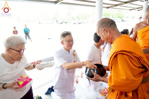 ภาพ No.225945:วันเสาร์ที่ 24 พฤษภาคม พ.ศ. 2568 พิธีถวายสังฆทาน 323 วัด ปีที่ 21 ครั้งที่ 177 พิธีมอบกองทุนหนุนแรงใจช่วยครูใต้ ปีที่ 18 ครั้งที่ 141 และพิธีทำบุญอุทิศส่วนกุศลให้ผู้วายชนม์ ณ ศูนย์ปฏิบัติธรรมภาคใต้ จ.สงขลา