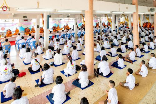 ภาพ No.200517:พิธีทอดผ้าป่าทำนุบำรุงศาสนสถาน ณ วัดรางกำหยาด ตำบลบางภาษี อำเภอบางเลน จังหวัดนครปฐม ในโครงการธรรมยาตรา กตัญญูบูชา มหาปูชนียาจารย์ พระมงคลเทพมุนี(สด จนฺทสโร) พระผู้ปราบมาร อนุสรณ์สถาน 7 แห่ง ปีที่ 13 วันที่ 22 มกราคม พ.ศ. 2568