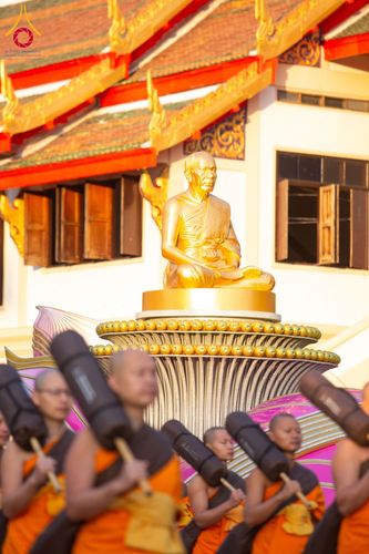 ภาพ No.197083:พระธรรมยาตราปฏิบัติธรรม และถ่ายภาพหมู่ประวัติศาสตร์ ณ วัดโบสถ์(บน) ตำบลบางคูเวียง อำเภอบางกรวย จังหวัดนนทบุรี ในโครงการธรรมยาตรา กตัญญูบูชา มหาปูชนียาจารย์ พระมงคลเทพมุนี(สด จนฺทสโร) พระผู้ปราบมาร อนุสรณ์สถาน 7 แห่ง ปีที่ 13 วันที่ 18 มกราคม พ.ศ. 2568