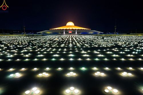 ภาพ No.154835:พิธีจุดประทีป, พิธีฉลองชัยสวดมนต์บทธัมมจักกัปปวัตนสูตร ณ มหารัตนวิหารคด วัดพระธรรมกาย วันอังคารที่ 17 กันยายน พ.ศ. 2567