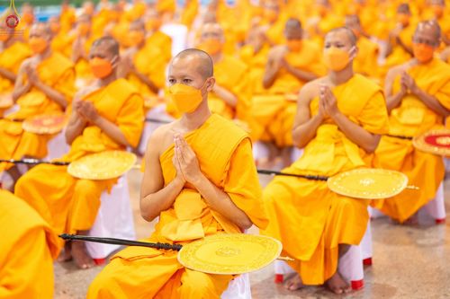 ภาพ No.88162:พิธีมุทิตาสักการะ เปรียญธรรม 9,6,3 และบาลีศึกษา 6,3  พิธีมอบดวงแก้วสามเณรทรงบาลีไวยากรณ์ วันอาทิตย์ 17 กันยายน พ.ศ. 2566 ณ สภาธรรมกายสากล วัดพระธรรมกาย