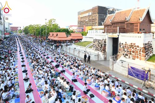 ภาพ No.312576:วันอาทิตย์ที่ 8 มีนาคม พ.ศ.2569 ทำบุญเมืองนครราชสีมา 558 ปี ตักบาตรพระ 10,000 รูป