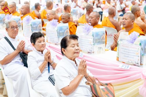 ภาพ No.149453:พิธีทักษิณานุปทานแด่บรรพชนตระกูลผ่องสวัสดิ์ และหมู่ญาติที่ล่วงลับไปแล้ว ประจำปี ครั้งที่ 19 วันพฤหัสบดีที่ 22 สิงหาคม พ.ศ. 2567 ณ พระมหาเจดีย์ทัตตชีโว ศูนย์อบรมเยาวชนกาญจนบุรี