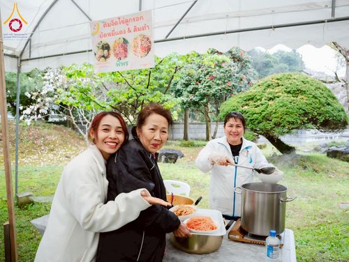 ภาพ No.220907:วันที่ 13 เมษายน พ.ศ. 2568 พิธีโปรยรัตนชาติปฐมเริ่มสถาปนาเจดีย์ และ พิธีเปิดหมู่บ้านปฏิบัติธรรม เพื่อการบรรลุธรรม ณ วัดป่าธรรมกายนานาชาติโทชิหงิ  ประเทศญี่ปุ่น