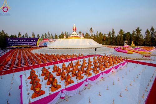 ภาพ No.109597:พิธีจุดประทีปถวายเป็นพุทธบูชา และบูชาธรรมมหาปูชนียาจารย์ วันที่ 10 มกราคม พ.ศ. 2567 ณ อนุสรณ์สถานคลองบางนางแท่น อ.สามพราน จ.นครปฐม