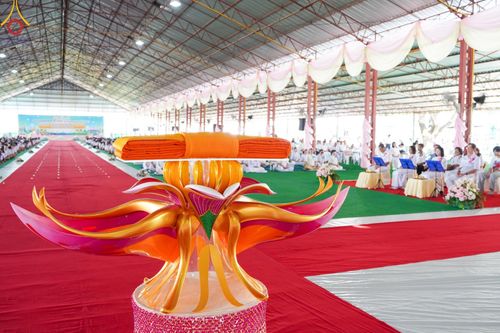 ภาพ No.172507:พิธีทอดกฐินเพื่อสร้าง "ลานเอนกประสงค์พญานาค 4 ตระกูล" วันที่ 15 พฤศจิกายน พ.ศ.2567 ณ พุทธอุทยานนานาชาติ อ.โพนพิสัย จ.หนองคาย