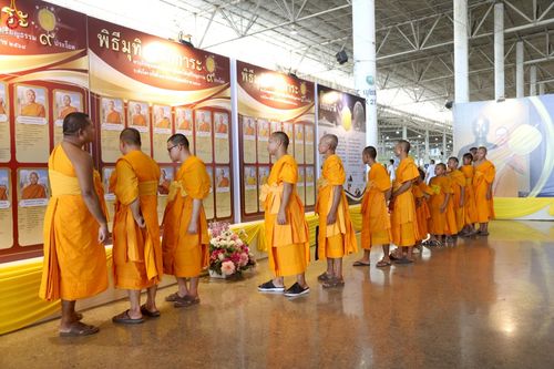 ภาพ No.235957:วันที่ 3 สิงหาคม พ.ศ. 2568 ภาพบรรยากาศ การต้อนรับปฎิสันถาร ของคณะสงฆ์ ในวันสมาธิโลก พิธีถวายมหาสังฆทาน 2,000 กว่าวัด ณ วัดพระธรรมกาย