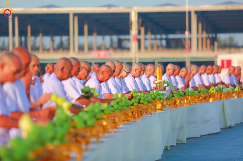 ภาพ No.180562:พิธีบรรพชาอุปสมบท โครงการอุปสมบทบูชาธรรมมหาปูชนียาจารย์ ประจำปีพุทธศักราช 2567 วันเสาร์ที่ 7 ธันวาคมพ.ศ. 2567 ณ วัดพระธรรมกาย จ.ปทุมธานี