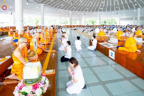 ภาพ No.158855:พิธีบุพเปตพลี ครั้งที่ 156 ร่วมอุทิศบุญแด่หมู่ญาติที่ล่วงลับไปแล้ว และสืบทอดอายุพระพุทธศาสนา วันพุธที่ 2 ตุลาคม พ.ศ. 2567 (วันพระ แรม 15 ค่ำ เดือน 10) ณ หอฉันคุณยายอาจารย์ฯ วัดพระธรรมกาย