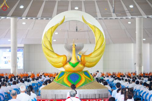 ภาพ No.177395:พิธีถวายภัตตาหารเมนูสวรรค์ และพิธีบุพเปตพลี ครั้งที่ 158 ร่วมอุทิศบุญแด่หมู่ญาติที่ล่วงลับไปแล้ว และสืบทอดอายุพระพุทธศาสนา ณ วัดพระธรรมกาย วันที่ 30 พฤศจิกายน พ.ศ.2567 (วันพระ แรม 15 ค่ำ เดือน 12)