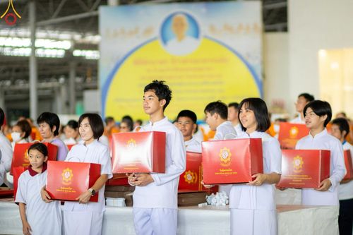 ภาพ No.210897:วันที่ 15 มีนาคม พ.ศ. 2568  บุญบรรจุกล่องไทยธรรม เพื่อถวายแด่พระสังฆาธิการ 40,000 กว่าวัดทั่วไทย ในวันคุ้มครองโลก 22 เมษายน พ.ศ. 2568