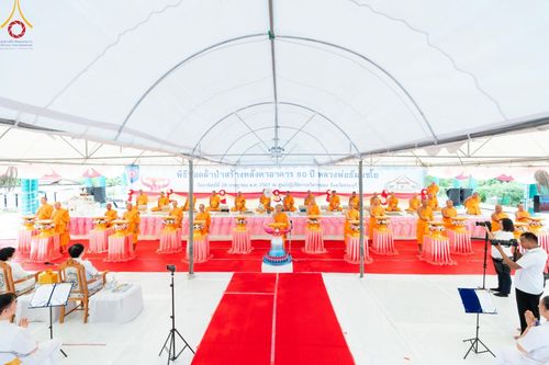 ภาพ No.146585:พิธีทอดผ้าป่าสร้างหลังคาอาคาร 80 ปี หลวงพ่อธัมมชโย ณ ศูนย์ปฎิบัติธรรมวิหารแดง จังหวัดสระบุรี วันอาทิตย์ที่ 28 กรกฎาคม พ.ศ. 2567