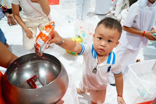 ภาพ No.140867:พิธีตักบาตรพระ 500 รูป ปีที่ 9 ณ ธุดงคสถานล้านนา อำเภอสันทราย จังหวัดเชียงใหม่ วันอาทิตย์ที่ 9 มิถุนายน พ.ศ. 2567