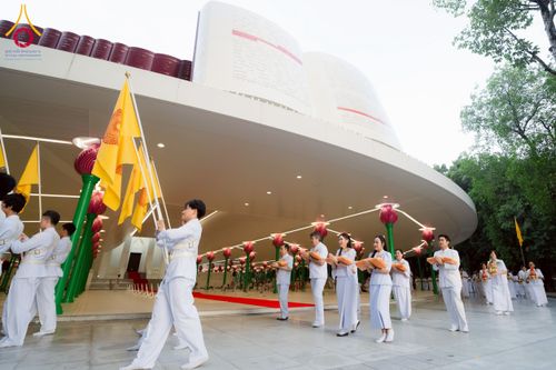 ภาพ No.244558:วันเสาร์ที่ 6 กันยายน พ.ศ. 2568 พิธีเวียนประทักษิณ และวันทาสีมาของนาคธรรมทายาท โครงการอุปสมบทหมู่บูชาธรรมครบรอบ 108 ปี วันครูผู้ค้นพบวิชชาธรรมกาย ณ โบสถ์พระไตรปิฎก วัดพระธรรมกาย