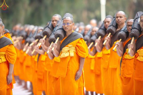 ภาพ No.189222:พระธรรมยาตราปฏิบัติธรรม และถ่ายภาพหมู่ประวัติศาสตร์ ในโครงการธรรมยาตรา กตัญญูบูชา มหาปูชนียาจารย์ พระมงคลเทพมุนี(สด จนฺทสโร) พระผู้ปราบมาร อนุสรณ์สถาน 7 แห่ง ปีที่ 13 วันที่ 4 มกราคม พ.ศ. 2568 ณ อนุสรณ์สถานมหาวิหารพระมงคลเทพมุนี (โลตัสแลนด์) อ.สองพี่น้อง