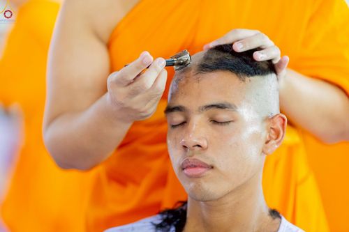 ภาพ No.228540:วันเสาร์ที่ 7 มิถุนายน พ.ศ. 2568 พิธีปลงผมโครงการอุปสมบทหมู่ธรรมทายาท ระดับอุดมศึกษา รุ่นที่ 52 ภาคฤดูฝน ณ วิหารคด 9 วัดพระธรรมกาย