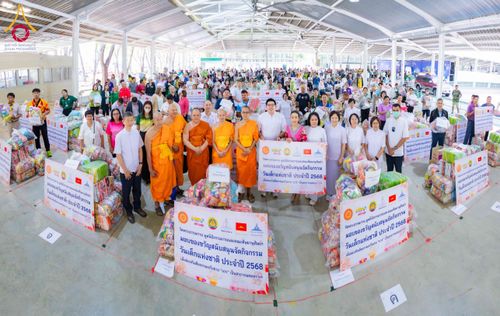 ภาพ No.193524:วัดพระธรรมกาย และ มูลนิธิธรรมกาย มอบของขวัญสนับสนุนงานวันเด็ก วันที่ 8 มกราคม พ.ศ. 2568 ณ อาคารโถงช้างฯ วัดพระธรรมกาย อ.คลองหลวง จ.ปทุมธานี