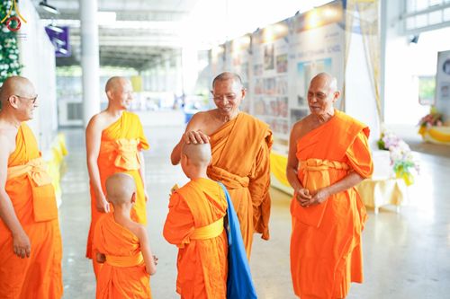 ภาพ No.146805:การต้อนรับพระสังฆาธิการ 2,000 กว่าวัดทั่วประเทศ และพิธีบูชาข้าวพระ เนื่องในวันสมาธิโลก วันอาทิตย์ที่ 4 สิงหาคม พ.ศ. 2567 ณ สภาธรรมกายสากล วัดพระธรรมกาย