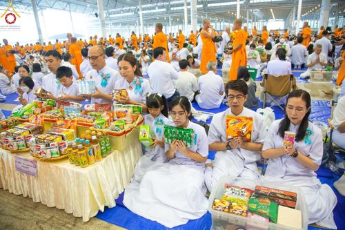 ภาพ No.205878:พิธีตักบาตร และ พิธีบูชาข้าวพระ ในวันอาทิตย์ต้นเดือน 2 กุมภาพันธ์ พ.ศ. 2568 ณ สภาธรรมกายสากล วัดพระธรรมกาย