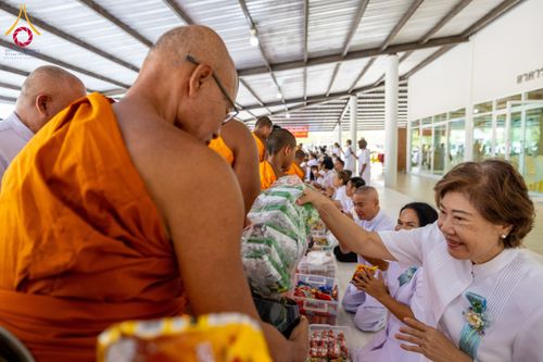 ภาพ No.212454:วันเสาร์ที่ 22 มีนาคม พ.ศ. 2568 พิธีถวายสังฆทานแด่คณะสงฆ์ 323 วัด ปีที่ 21 ครั้งที่ 175 พิธีมอบกองทุนหนุนแรงใจช่วยครูใต้ ปีที่ 18 ครั้งที่ 139 และพิธีทำบุญอุทิศส่วนกุศลให้ผู้วายชนม์ ณ ศูนย์ปฏิบัติธรรมภาคใต้ อำเภอบางกล่ำ จังหวัดสงขลา