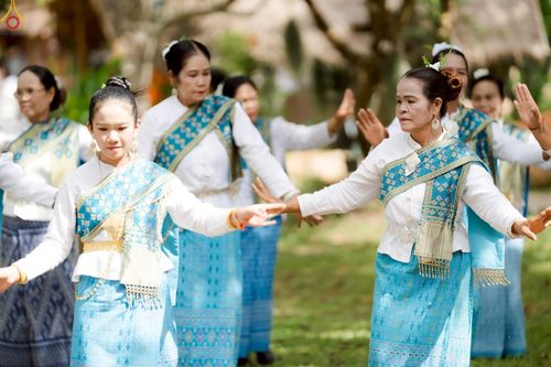 ภาพ No.234237:พิธีมุทิตาสักการะ "พระสิริรัตนเมธี" เจ้าคณะจังหวัดเลย ,พิธีถวายไทยธรรม ๙ วัด และพิธีทอดผ้าป่าเพื่อสร้างทุกสิ่ง  ในวาระทำบุญครบรอบ ๑๐ ปี ณ ศูนย์ปฏิบัติธรรมแก้วภูเรือ อ.ภูเรือ จ.เลย