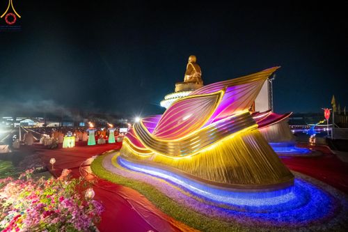 ภาพ No.122243:พิธีจุดประทีปถวายเป็นพุทธบูชา และบูชาธรรมมหาปูชนียาจารย์ พระมงคลเทพมุนี(สด จนฺทสโร) ในโครงการธรรมยาตรา กตัญญูบูชา มหาปูชนียาจารย์ พระมงคลเทพมุนี(สด จนฺทสโร) พระผู้ปราบมาร อนุสรณ์สถาน 7 แห่ง ปีที่ 12 วันที่ 31 มกราคม พ.ศ. 2567 ณ วัดพระธรรมกาย จ.ปทุมธานี (