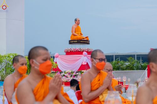 ภาพ No.90131:พิธีปลูกทรัพย์บานชื่น  เนื่องใน 139 ปี วันคล้ายวันเกิดด้วยรูปกายเนื้อ พระมงคลเทพมุนี (สด จนฺทสโร) พระผู้ปราบมาร วันอังคารที่ 10 ตุลาคม พ.ศ. 2566 ณ วัดพระธรรมกาย จ.ปทุมธานี