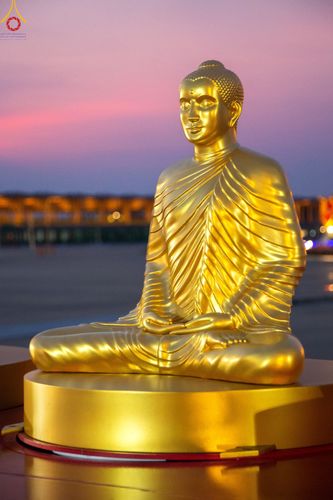 ภาพ No.79251:พิธีอัญเชิญองค์พระบรมพุทธเจ้า 24 องค์ เวียนประทักษิณรอบพระมหาธรรมกายเจดีย์ ณ วัดพระธรรมกาย  วันที่ 2 เมษายน พ.ศ. 2566