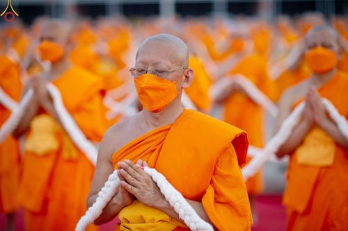 ภาพ No.79218:พิธีอัญเชิญองค์พระบรมพุทธเจ้า 24 องค์ เวียนประทักษิณรอบพระมหาธรรมกายเจดีย์ ณ วัดพระธรรมกาย  วันที่ 2 เมษายน พ.ศ. 2566