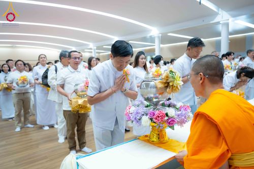 ภาพ No.310750:วันอาทิตย์ที่ 22 กุมภาพันธ์ พ.ศ. 2569 พิธีถวายโคมมาฆประทีป ณ ห้องแก้วสารพัดนึก 2 วัดพระธรรมกาย จ.ปทุมธานี