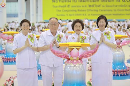 ภาพ No.318538:วันอาทิตย์ต้นเดือนที่ 5 เมษายน พ.ศ.2569 พิธีทอดผ้าป่าสมทบมหาสังฆทาน 40,000 กว่าวัดทั่วประเทศ ณ สภาธรรมกายสากล วัดพระธรรมกาย