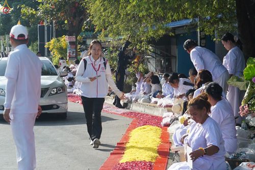 ภาพ No.296219:ภาพเบื้องหลังอาสาสมัครรวมใจ ชุดที่ 2 ในโครงการธรรมยาตรา กตัญญูบูชา มหาปูชนียาจารย์ พระมงคลเทพมุนี(สด จนฺทสโร) พระผู้ปราบมาร อนุสรณ์สถาน 7 แห่ง ปีที่ 14