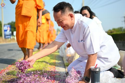 ภาพ No.299405:วันที่ 18 มกราคม พ.ศ. 2569 พิธีต้อนรับพระธรรมยาตรา ณ อนุสรณ์สถานลำดับที่ 5 สถานที่เผยแผ่วิชชาธรรมกายครั้งแรก อนุสรณ์สถานบางปลา วัดบางปลา อำเภอบางเลน จังหวัดนครปฐม ในโครงการธรรมยาตรา กตัญญูบูชา มหาปูชนียาจารย์ พระมงคลเทพมุนี(สด จนฺทสโร) พระผู้ปราบมาร อนุส
