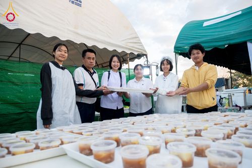 ภาพ No.301000:วันที่ 23 มกราคม พ.ศ. 2569 พิธีถวายภัตตาหารเป็นสังฆทาน แด่พระธรรมยาตรา ณ อนุสรณ์สถานบางปลา วัดบางปลา อำเภอบางเลน จังหวัดนครปฐม ในโครงการธรรมยาตรา กตัญญูบูชา มหาปูชนียาจารย์ พระมงคลเทพมุนี(สด จนฺทสโร) พระผู้ปราบมาร อนุสรณ์สถาน 7 แห่ง ปีที่ 14