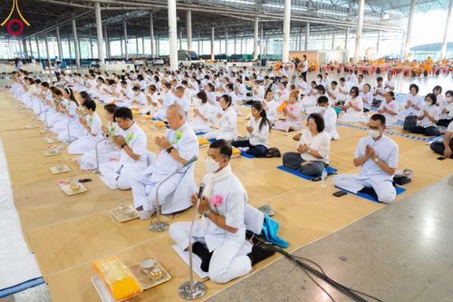 ภาพ No.105546:พิธีถวายภัตตาหารเป็นสังฆทาน แด่คณะพระธรรมยาตราฯ ในโครงการธรรมยาตรากตัญญูบูชา มหาปูชนียาจารย์ พระมงคลเทพมุนี(สด จนฺทสโร) พระผู้ปราบมาร อนุสรณ์สถาน 7 แห่ง ปีที่ 12 วันที่ 3 มกราคม พ.ศ. 2567 ณ สภาธรรมกายสากล วัดพระธรรมกาย