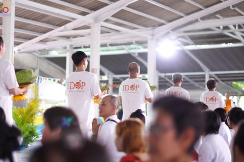 ภาพ No.338256:วันอาทิตย์ที่ 5 กรกฎาคม พศ.2569 พิธีตัดปอยผมธรรมทายาทนานาชาติ IDOP รุ่นที่ 21 จากประเทศจีน มาเลเซีย สิงคโปร์ และไต้หวัน ณ โถงช้าง วัดพระธรรมกาย