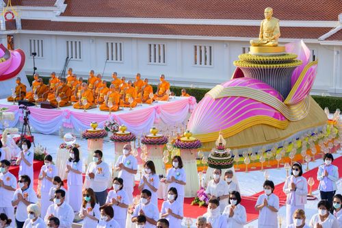 ภาพ No.73226:พิธีจุดประทีปถวายเป็นพุทธบูชา และบูชาธรรมมหาปูชนียาจารย์ ในโครงการธรรมยาตรากตัญญูบูชา มหาปูชนียาจารย์ พระมงคลเทพมุนี(สด จนฺทสโร) พระผู้ปราบมาร ปีที่ 11 ณ อนุสรณ์สถานลำดับที่ 4 สถานที่เกิดด้วยกายธรรม วัดโบสถ์ (บน) บางคูเวียง อ.บางกรวย จ.นนทบุรี วันที่ 21 