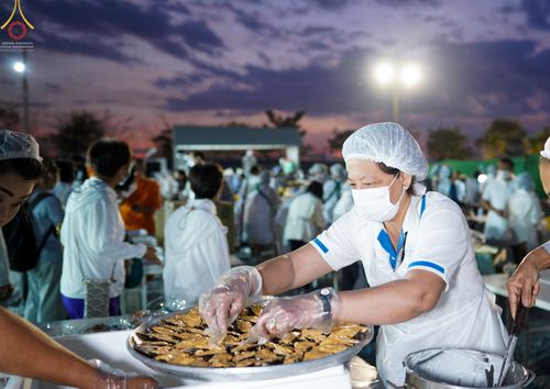 ภาพ No.74087:พิธีถวายภัตตาหารเป็นสังฆทาน แด่คณะพระธรรมยาตราฯ ในโครงการธรรมยาตรากตัญญูบูชา มหาปูชนียาจารย์ พระมงคลเทพมุนี(สด จนฺทสโร) พระผู้ปราบมาร อนุสรณ์สถาน 7 แห่ง ปีที่ 11 วันที่ 25 มกราคม พ.ศ. 2566