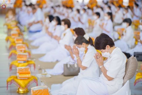 ภาพ No.75427:พิธีสวดพระพุทธมนต์และถวายภัตตาหารเป็นสังฆทาน เนื่องในวันมหาปูชนียาจารย์ วันที่ 3 กุมภาพันธ์ พ.ศ. 2565 ณ วัดพระธรรมกาย อ.คลองหลวง จ.ปทุมธานี