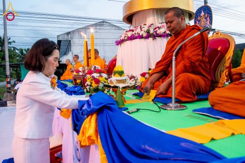 ภาพ No.281552:วันอาทิตย์ที่ 28 ธันวาคม พ.ศ.2568 ตักบาตรพระ 1000 รูป ปีที่ 1 ทำบุญเมืองสตูลส่งท้ายปี ณ หน้าโรงเรียนสตูลวิทยา จ.สตูล