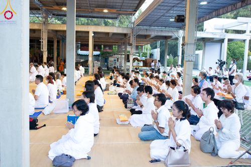 ภาพ No.106013:พิธีถวายภัตตาหารเป็นสังฆทาน แด่คณะพระธรรมยาตราฯ ในโครงการธรรมยาตรากตัญญูบูชา มหาปูชนียาจารย์ พระมงคลเทพมุนี(สด จนฺทสโร) พระผู้ปราบมาร อนุสรณ์สถาน 7 แห่ง ปีที่ 12 วันที่ 3 มกราคม พ.ศ. 2567 ณ อนุสรณ์สถานโลตัสแลนด์ จ.สุพรรณบุรี