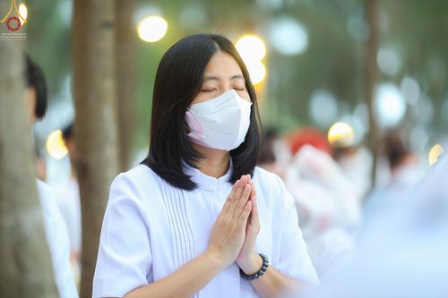 ภาพ No.69570:พิธีตักบาตรพระธรรมยาตราฯ ในโครงการธรรมยาตรากตัญญูบูชา มหาปูชนียาจารย์ พระมงคลเทพมุนี(สด จนฺทสโร) พระผู้ปราบมาร ปีที่ 11 ณ อนุสรณ์สถานลำดับที่ 1 สถานที่เกิดด้วยรูปกายเนื้อ อนุสรณ์สถานมหาวิหารพระมงคลเทพมุนี อ.สองพี่น้อง จ.สุพรรณบุรี