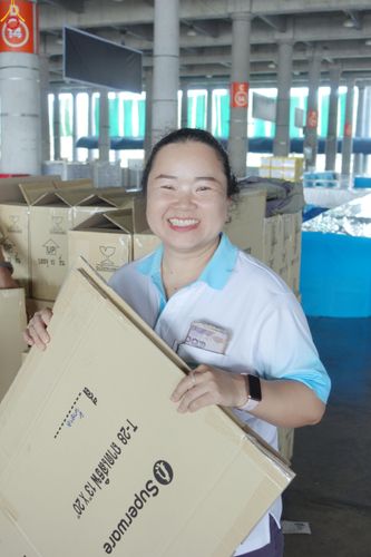 ภาพ No.321947:วันที่ 11-12 เมษายน พ.ศ.2569 การเตรียมงาน มัดถุงน้ำ , ผูกผ้าระบาย , เตรียมจุดฉันภัตตาหาร เพื่องานถวายมหาสังฆทาน 40,000 กว่าวัดทั่วประเทศ วันคุ้มครองโลก 22 เมษายน พ.ศ.2569 วัดพระธรรมกาย