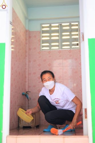 ภาพ No.65941:เจ้าหน้าที่สำนักศรัทธาภิบาล เตรียมงานอุปสมบท ที่วัดป่าโมกวรวิหาร จ.อ่างทอง วันที่ 6 ธันวาคม พ.ศ.2565