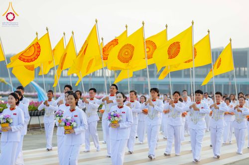 ภาพ No.319358:วันเสาร์ที่ 4 เมษายน พ.ศ.2569 พิธีขอขมา มอบผ้าไตร และถวายบาตรแด่นาคธรรมทายาท ในโครงการบรรพชาสามเณรฟื้นฟูพระพุทธศาสนาทั่วไทย โครงการหน่อแก้วเปรียญธรรม รุ่นที่ 14 โครงการสามเณรยุวธรรมทายาท รุ่นที่ 34 โครงการสามเณรมัชฌิมธรรมทายาท รุ่นที่ 30 ณ สภาธรรมกายสากล