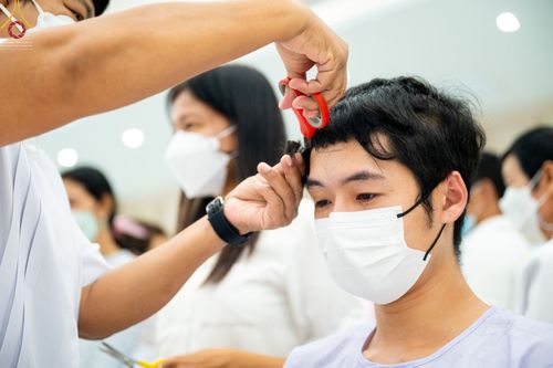 ภาพ No.65563:พิธีปลงผม และพิธีขอขมามอบผ้าไตร นาคธรรมทายาท ในโครงการอุปสมบทบูชาธรรม มหาปูชนียาจารย์ประจำปี 2565 ณ ศูนย์ปฏิบัติธรรมภาคใต้ บางกล่ำ จ.สงขลา วันที่ 19 พฤศจิกายน พ.ศ. 2565