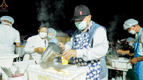 ภาพ No.70364:พิธีถวายภัตตาหารเป็นสังฆทาน แด่คณะพระธรรมยาตราฯ ในโครงการธรรมยาตราฯ ปีที่ 11 ณ อนุสรณ์สถานคลองบางนางแท่น อ.สามพราน จ.นครปฐม วันที่ 12 มกราคม พ.ศ. 2566